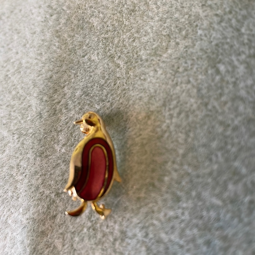 Penguin pin